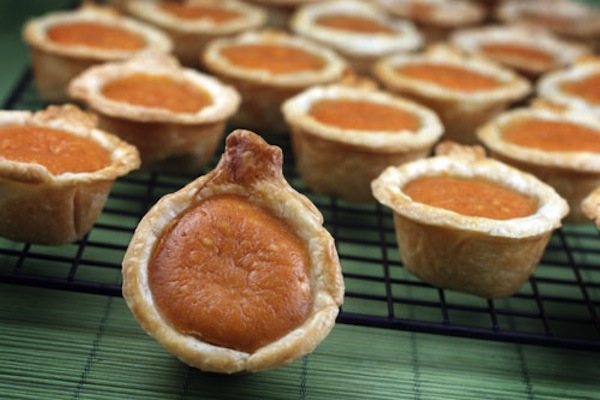 http-::www.bakerella.com:pumpkin-pie-bites: