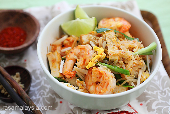 Shrimp Pad Thai on the Lighter Side