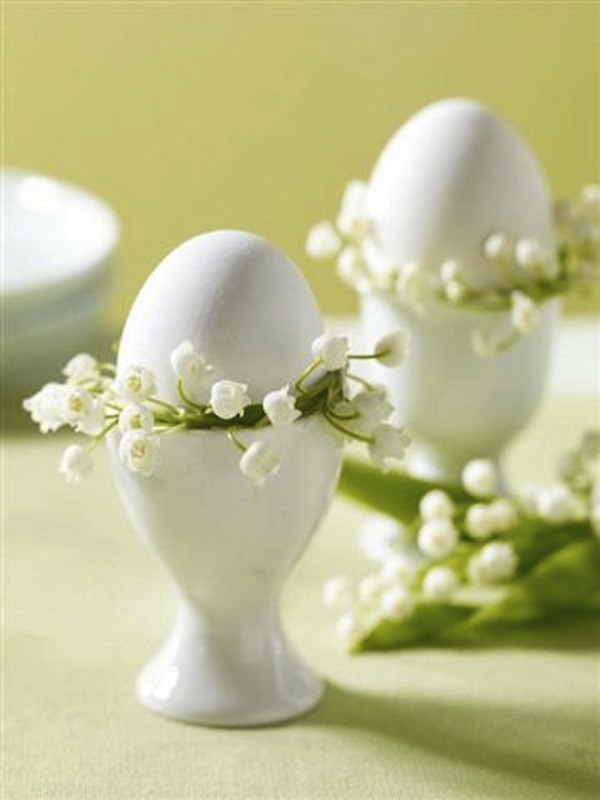 easter table eggs